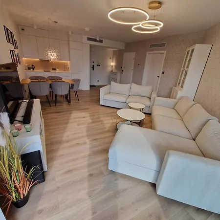 Pinea Sunset بوبيروفو